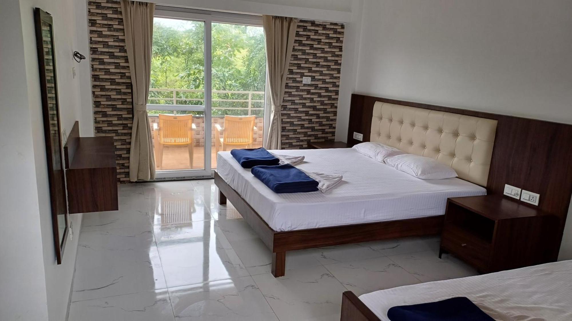 Aparthotel Papa House Karandi Khurd Exterior foto
