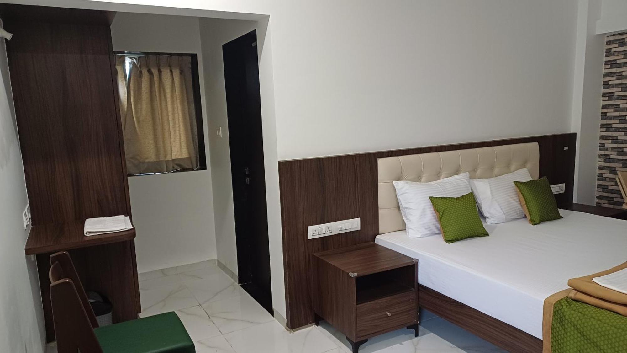 Aparthotel Papa House Karandi Khurd Exterior foto
